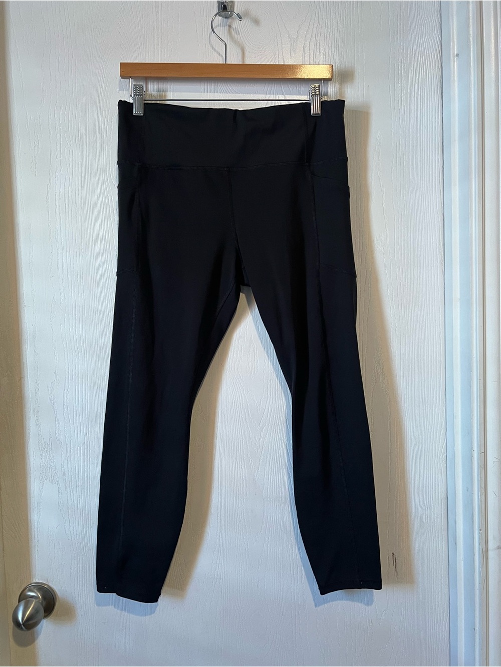 Avia Black Leggings cropped With Pockets women Sz large 12-14